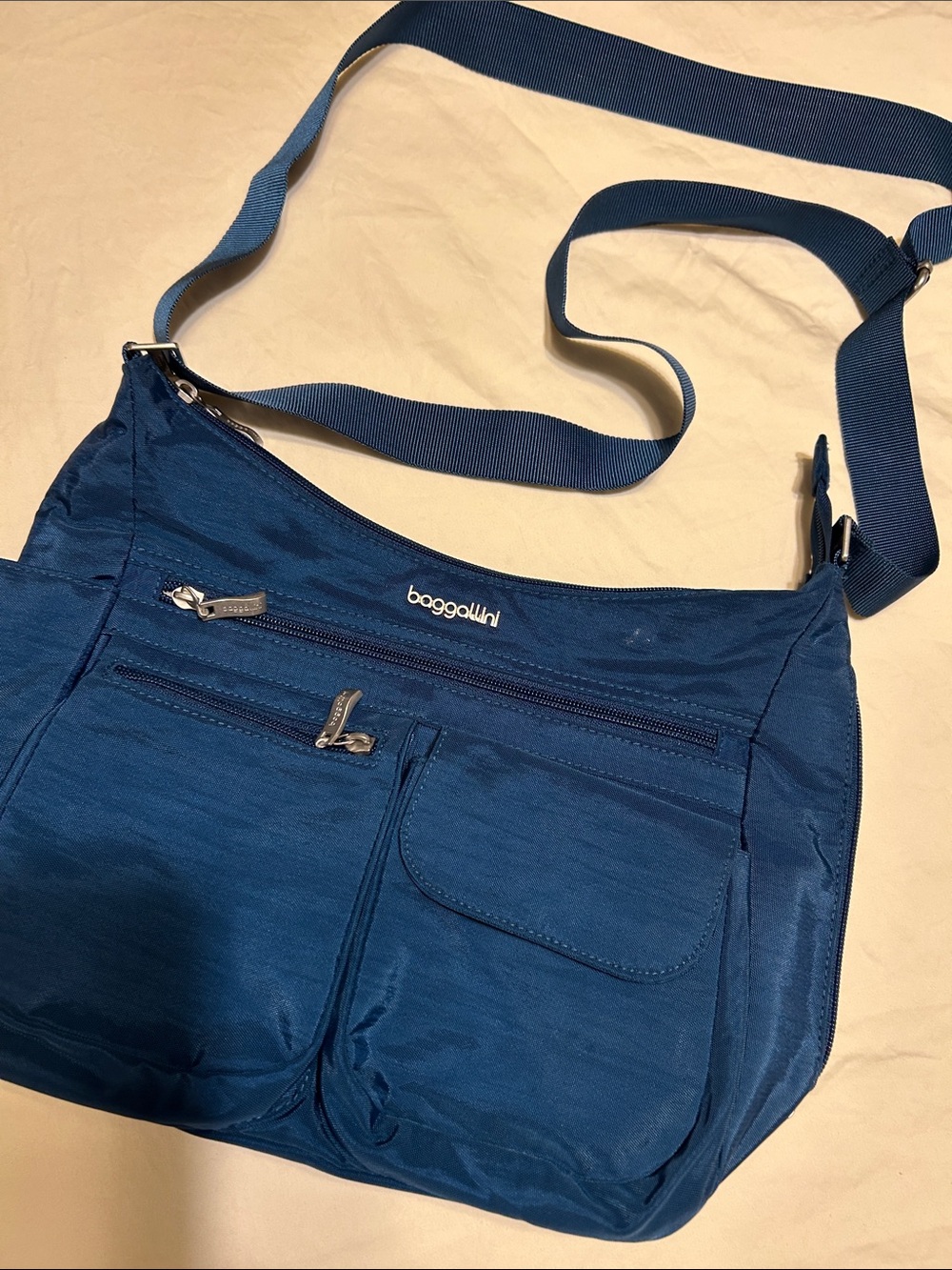 Baggallini Navy Blue Lightweight Crossbody Messenger Bag